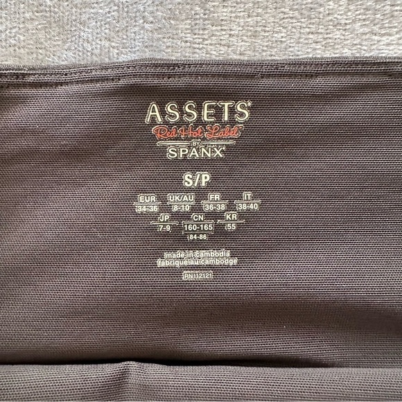 Assets Red Hot Label by Spanx High Rise Shapwear Leggings Black - Picture 8 of 13